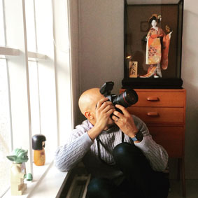 Fotograf André från Malmö tar ett foto